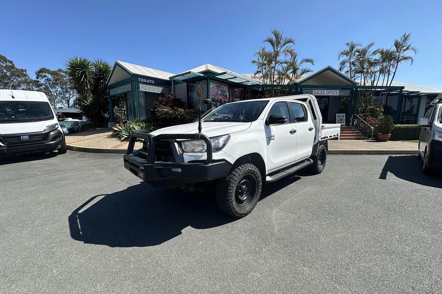2021 Toyota Hilux SR Auto 4x4 Double Cab Photo 3
