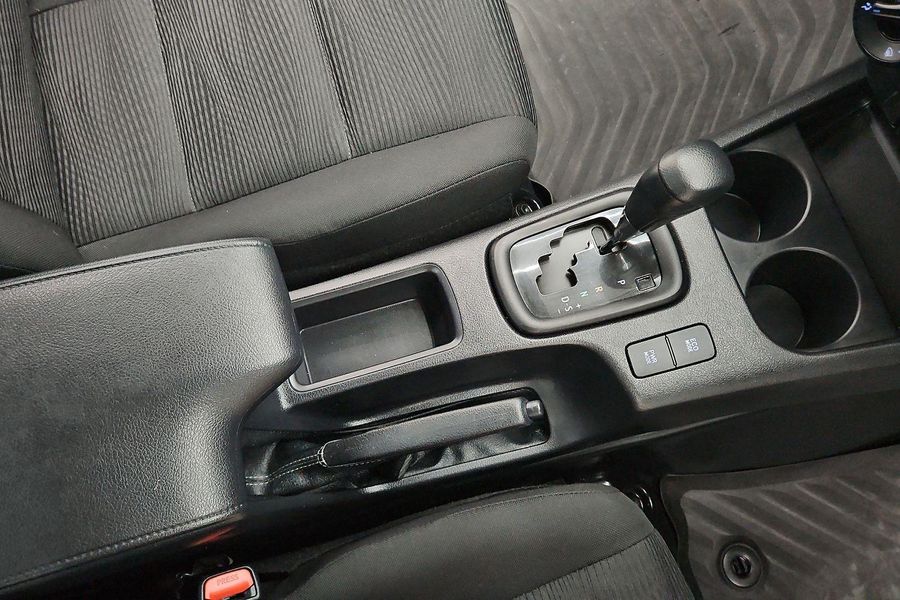 2020 Toyota Hilux SR Auto 4x4 Photo 32