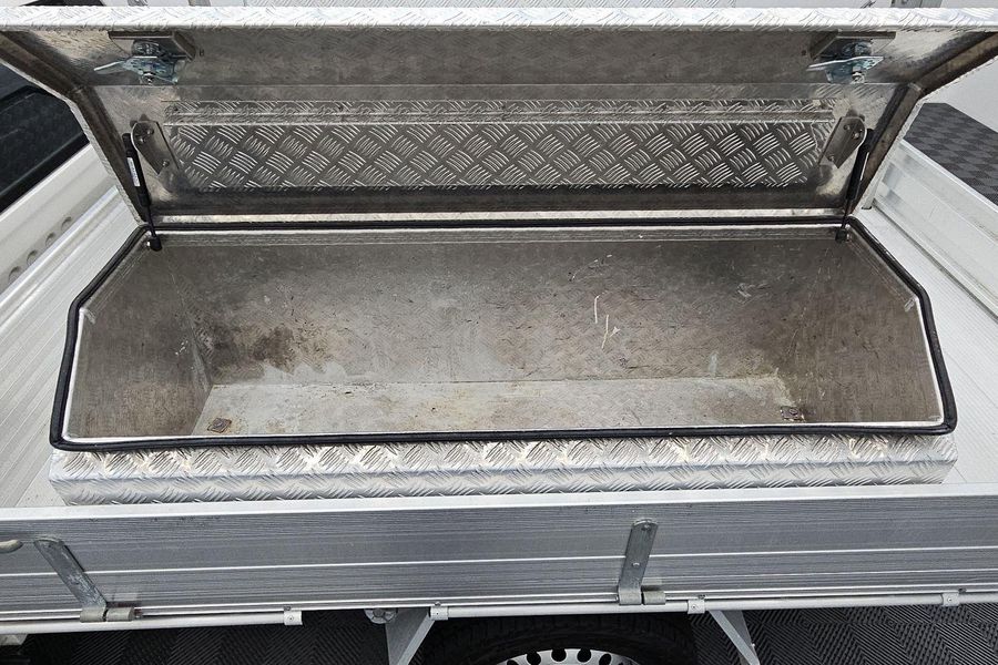 2020 Toyota Hilux SR Auto 4x4 Photo 23