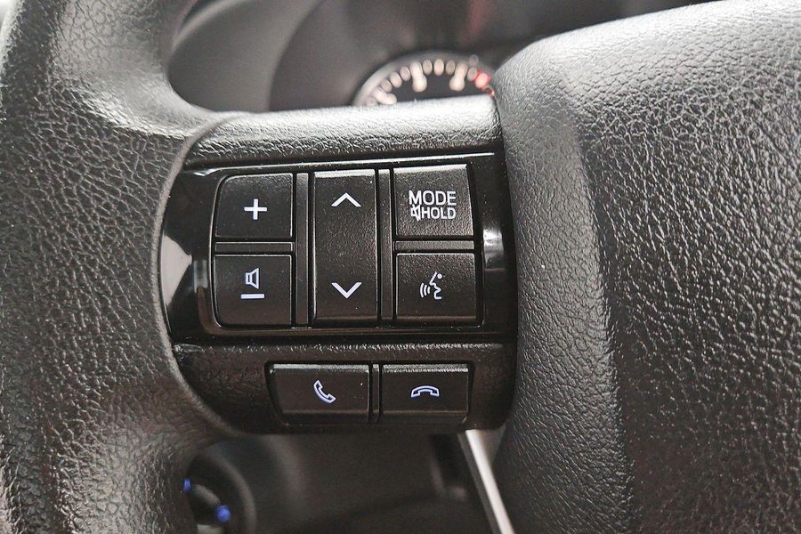 2020 Toyota Hilux SR Auto 4x4 Photo 33