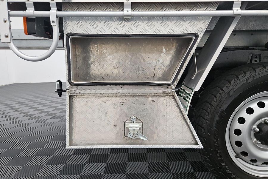 2020 Toyota Hilux SR Auto 4x4 Photo 17