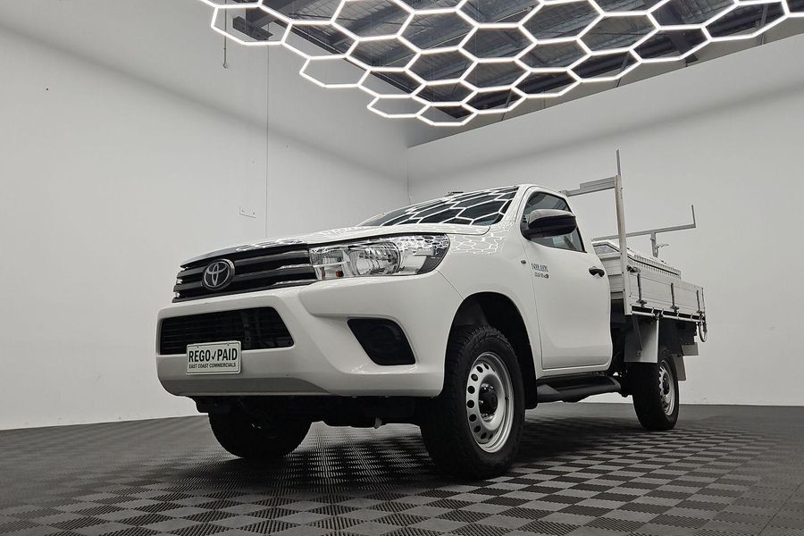 2020 Toyota Hilux SR Auto 4x4 Photo 4