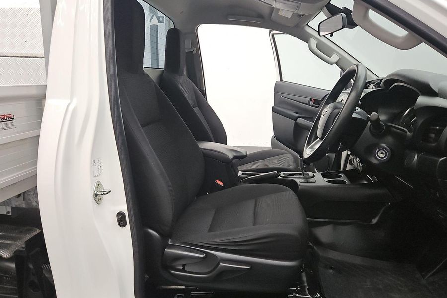 2020 Toyota Hilux SR Auto 4x4 Photo 15