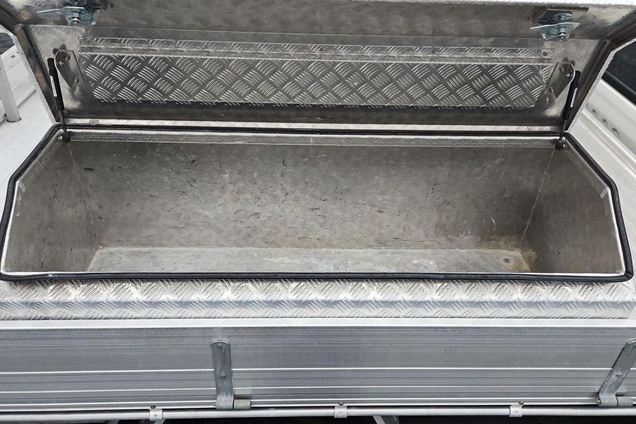 2020 Toyota Hilux SR Auto 4x4 Photo 16