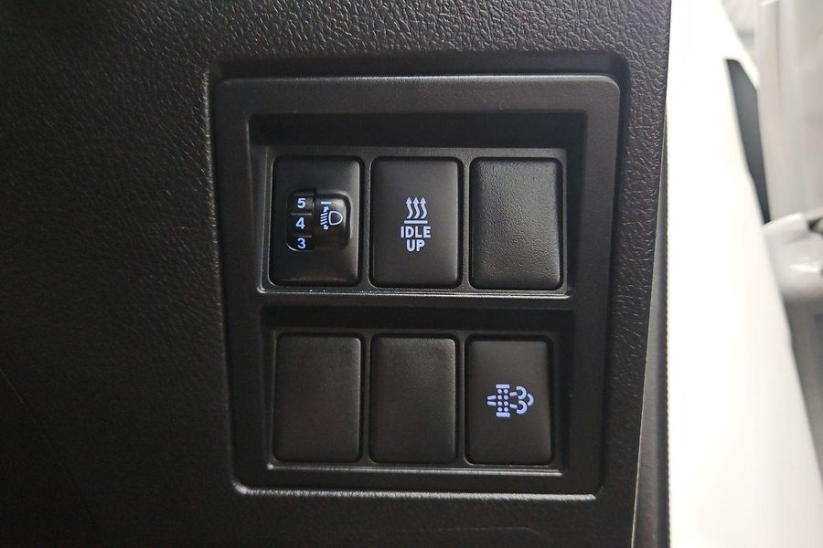 2020 Toyota Hilux SR Auto 4x4 Photo 36