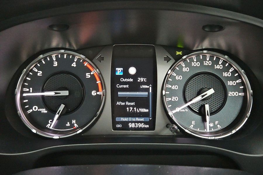 2020 Toyota Hilux SR Auto 4x4 Photo 38