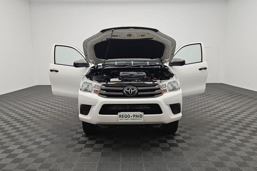 2020 Toyota Hilux SR Auto 4x4 Photo 11
