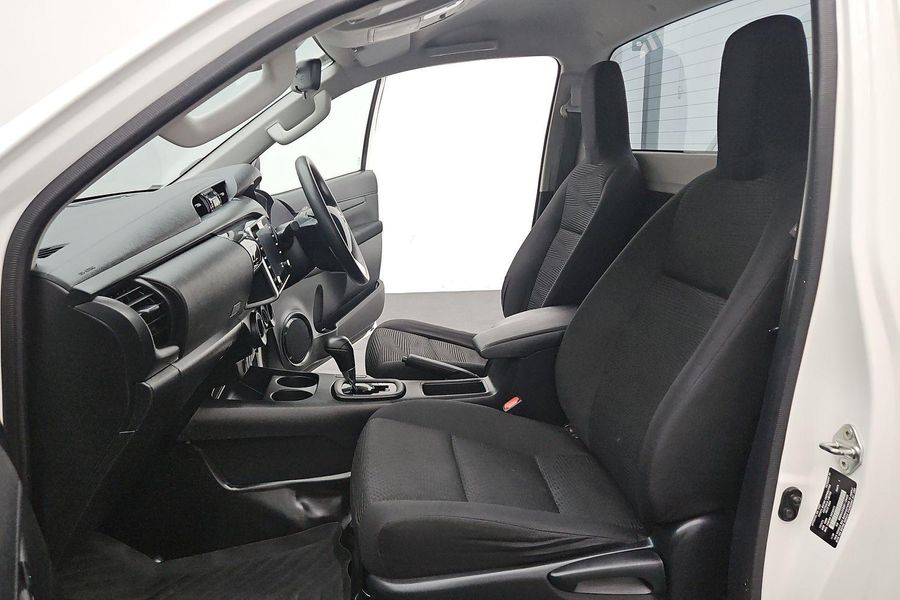 2020 Toyota Hilux SR Auto 4x4 Photo 27