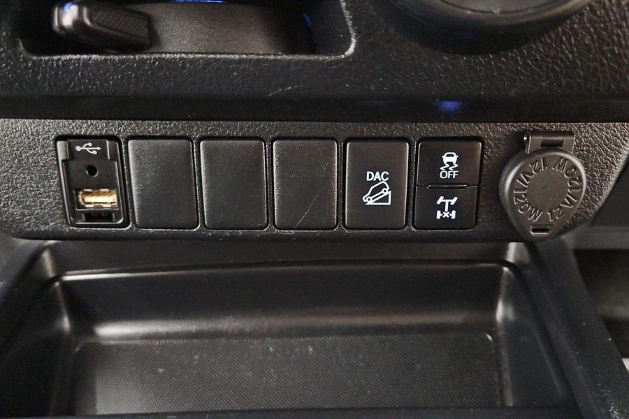 2021 Toyota Hilux SR Auto 4x4 Double Cab Photo 31