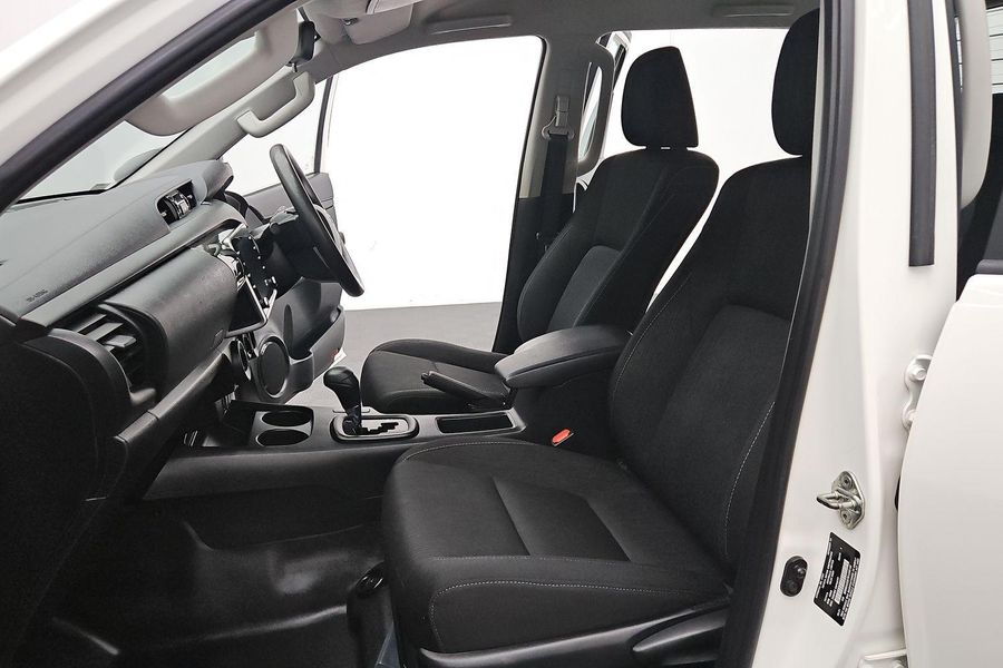 2021 Toyota Hilux SR Auto 4x4 Double Cab Photo 27