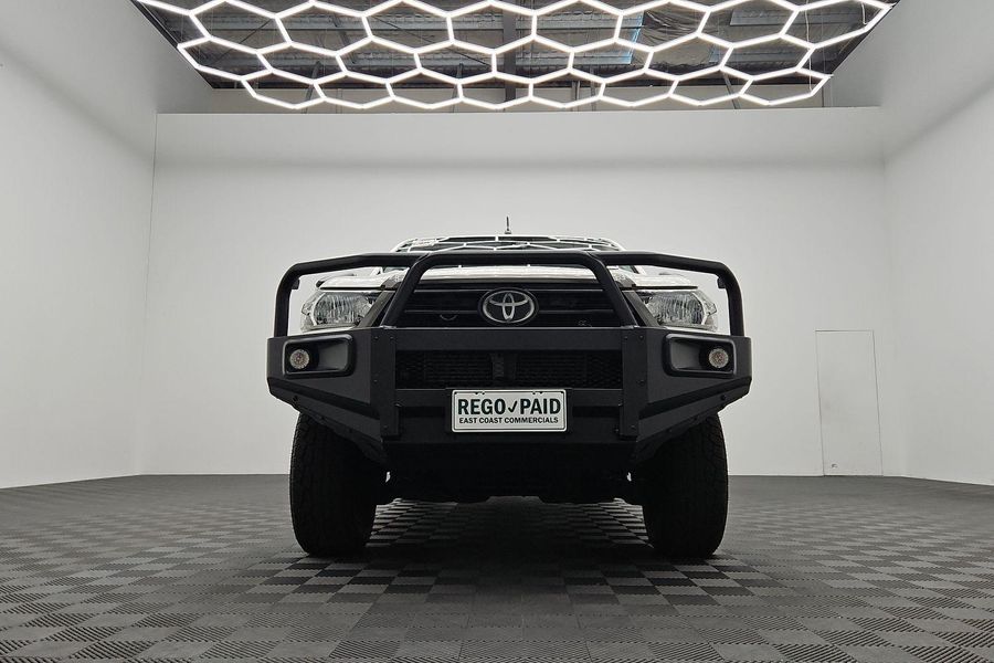2021 Toyota Hilux SR Auto 4x4 Double Cab Photo 3