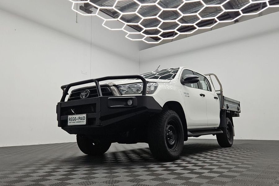 2021 Toyota Hilux SR Auto 4x4 Double Cab Photo 4