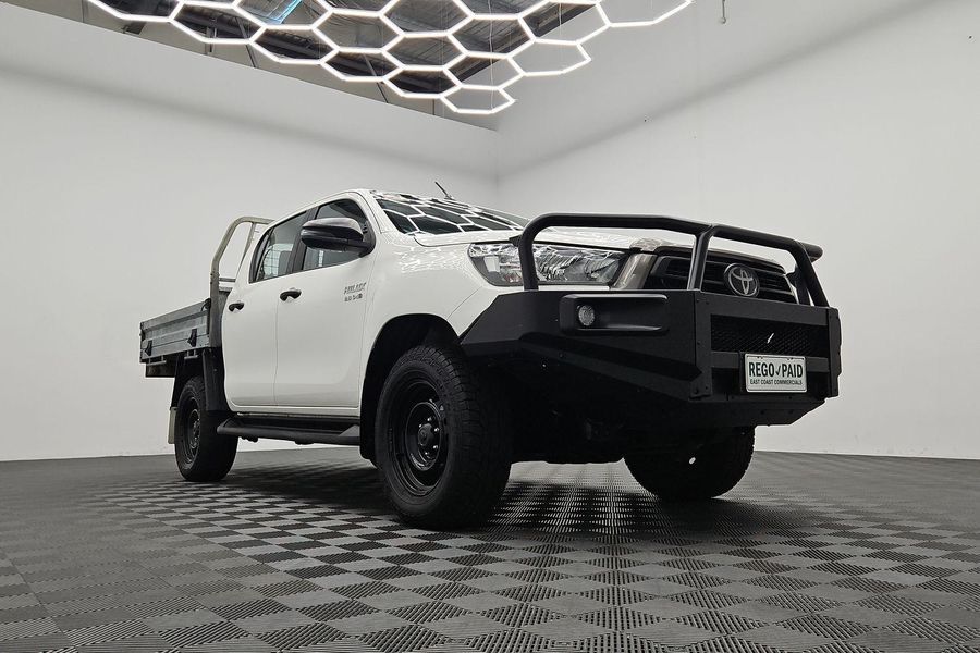2021 Toyota Hilux SR Auto 4x4 Double Cab Photo 2