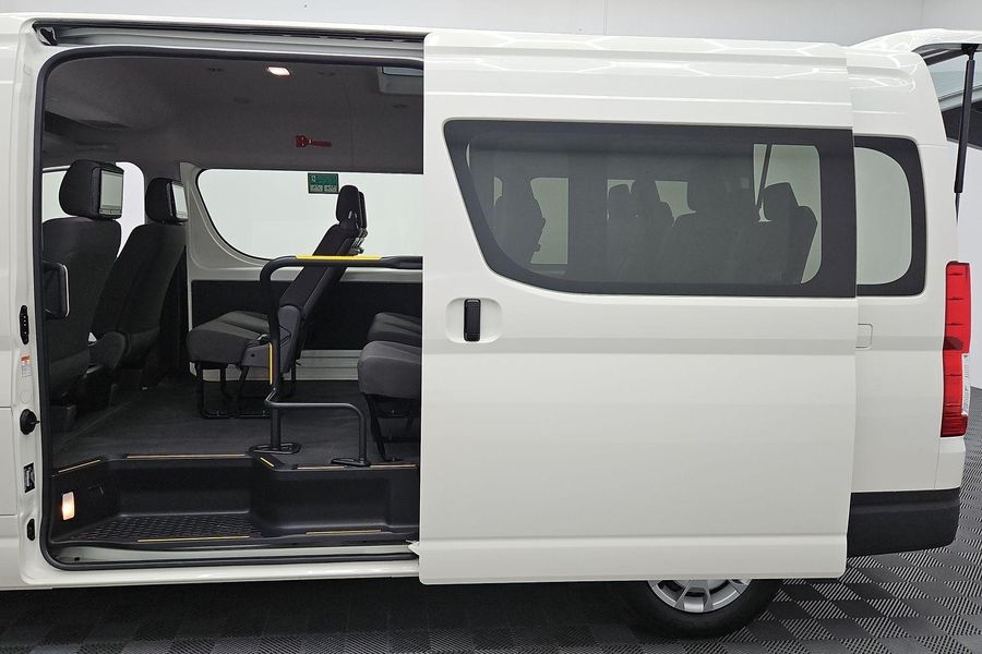 2020 Toyota Hiace Commuter Super LWB Auto Photo 20