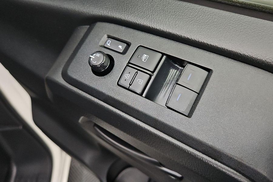 2020 Toyota Hiace Commuter Super LWB Auto Photo 35