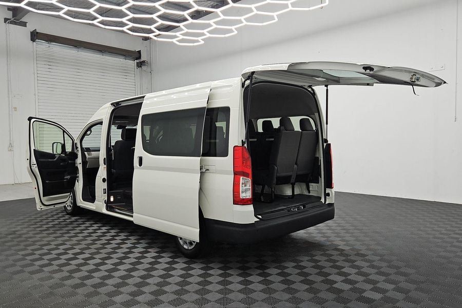 2020 Toyota Hiace Commuter Super LWB Auto Photo 19