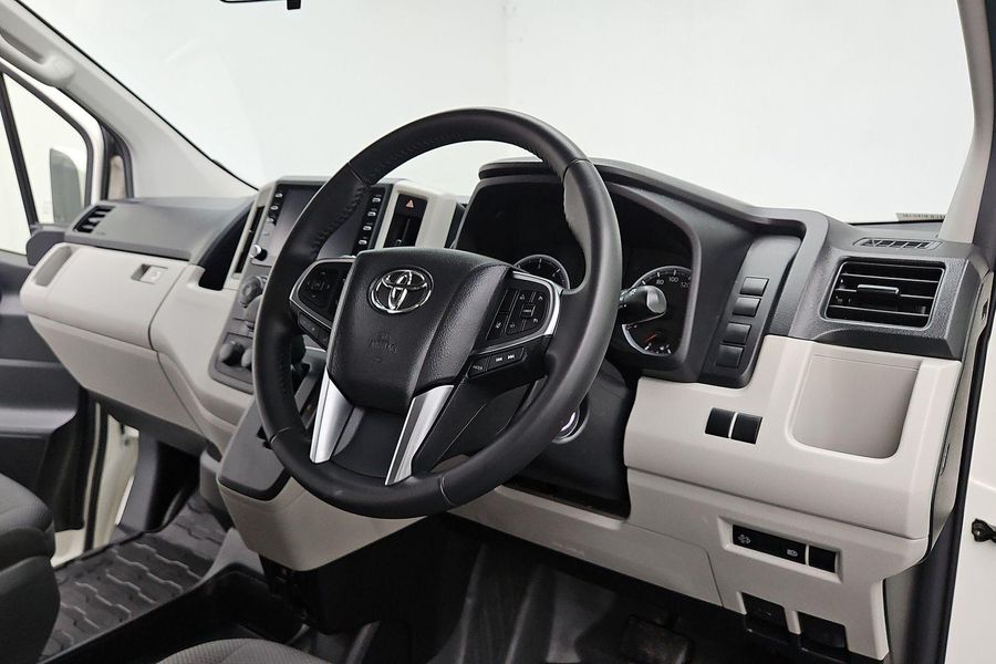 2020 Toyota Hiace Commuter Super LWB Auto Photo 14