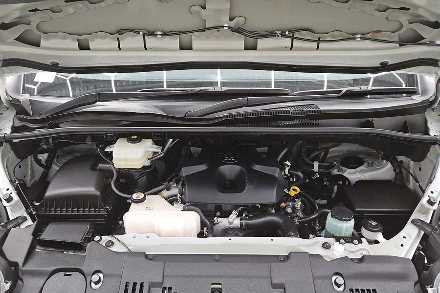 2020 Toyota Hiace Commuter Super LWB Auto Photo 13