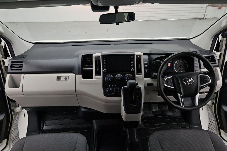 2020 Toyota Hiace Commuter Super LWB Auto Photo 26