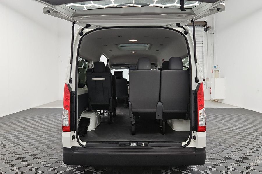 2020 Toyota Hiace Commuter Super LWB Auto Photo 17