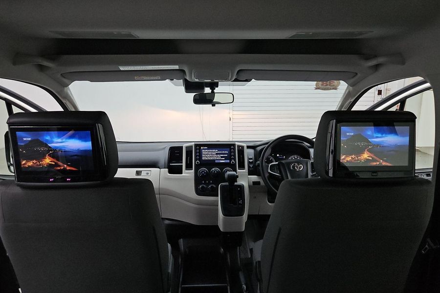 2020 Toyota Hiace Commuter Super LWB Auto Photo 25