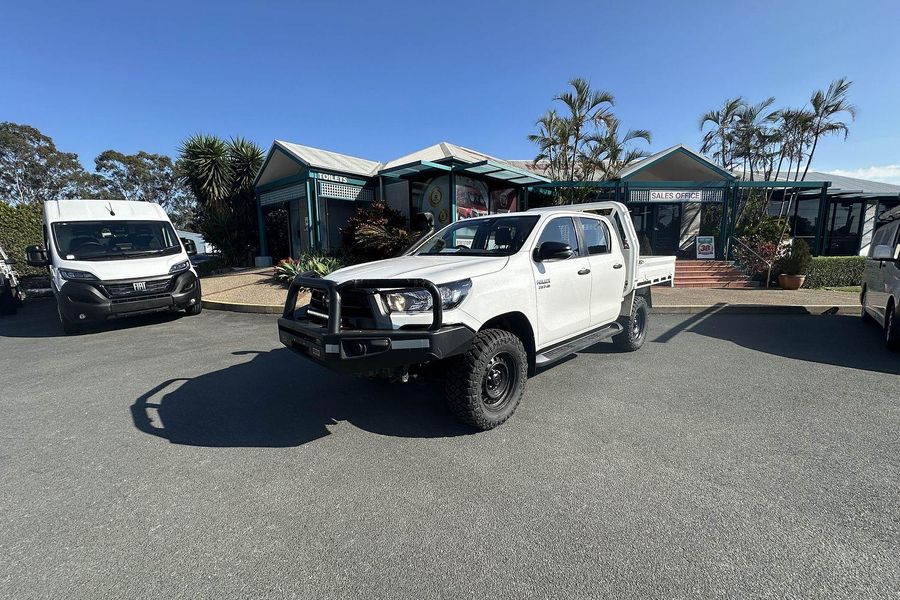 2021 Toyota Hilux SR Auto 4x4 Double Cab Photo 3